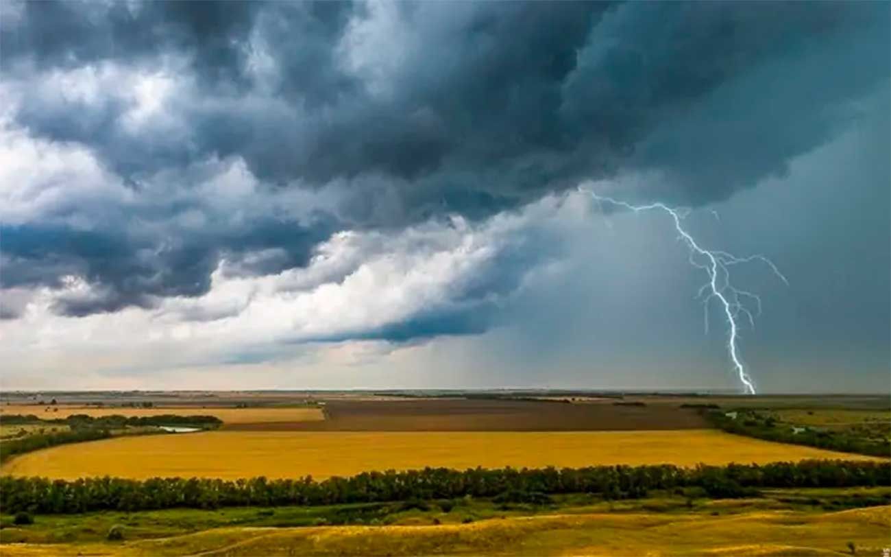 В Ростовской области объявили штормовое предупреждение из-за ливня с градом и грозой