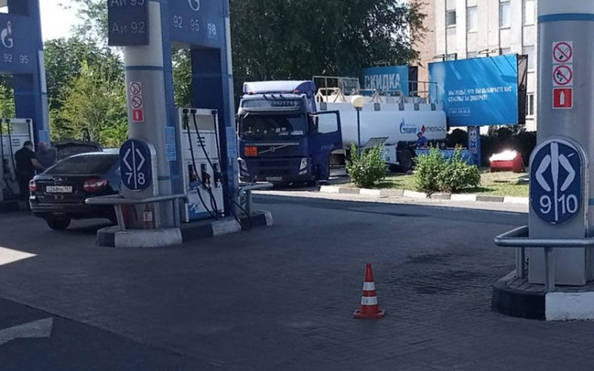 Власти Ростовской области призвали водителей не паниковать из-за перебоев с бензином