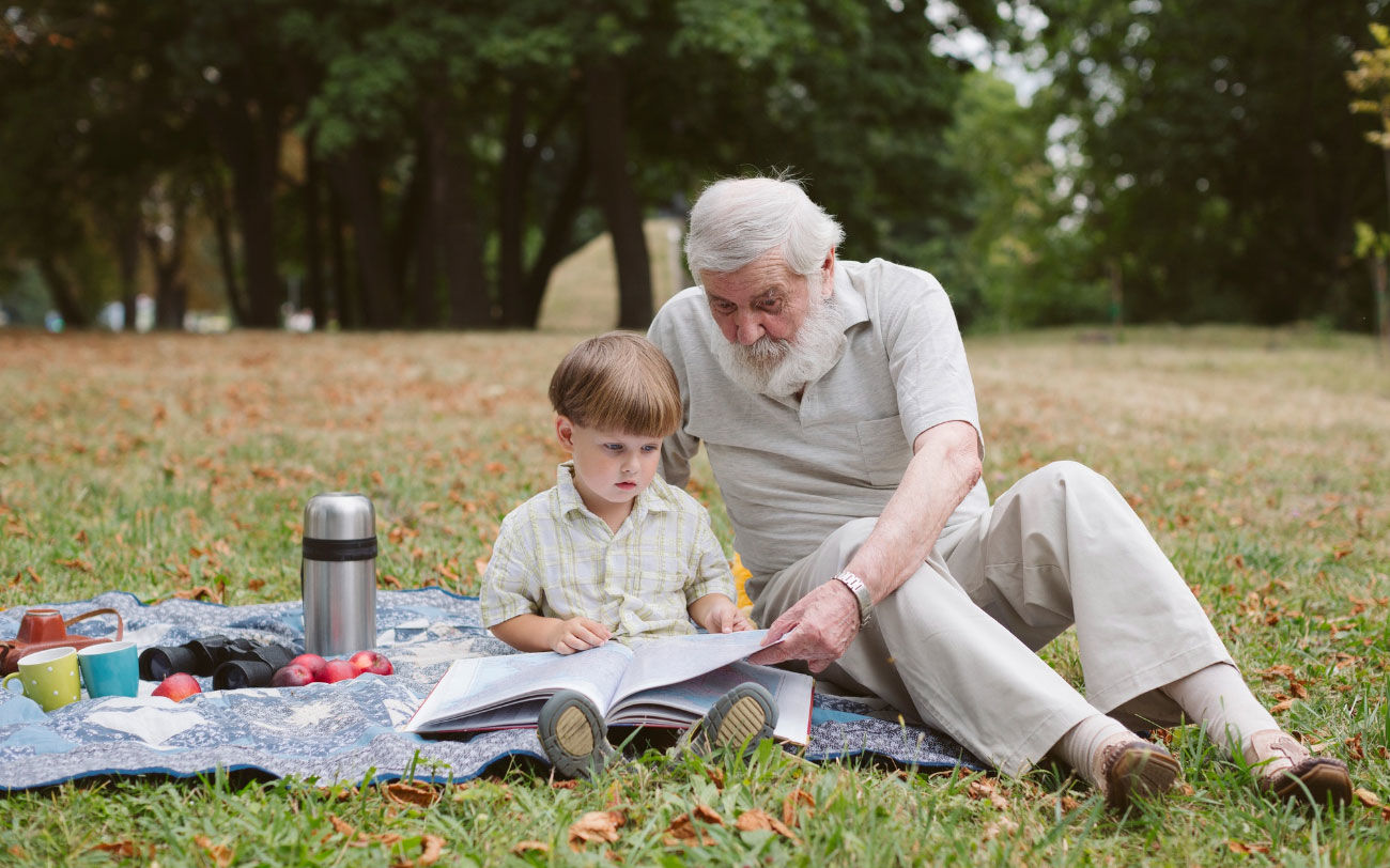 С 2024 года прабабушки и прадедушки, на иждивении которых находятся правнуки, могут получать повышенную пенсию